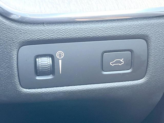 ＸＣ６０ Ｄ４　ＡＷＤ　インスクリプション　サンルーフ　茶革シート　車間警告機能　純正ナビＴＶ　３６０度カメラ　アダプティブクルーズ　全席シートヒーター　ベンチレーション　レーンキープ　ブラインドスポット　ＨＵＤ　純正１９インチアルミ　ＥＴＣ（31枚目）