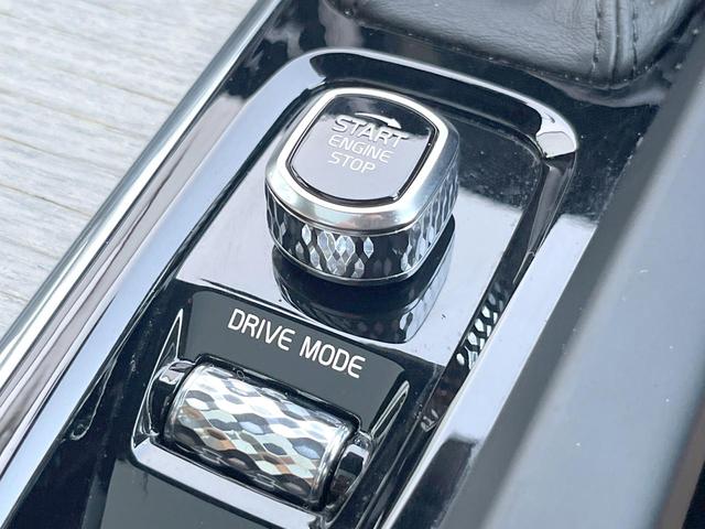 ＸＣ６０ Ｄ４　ＡＷＤ　インスクリプション　サンルーフ　茶革シート　車間警告機能　純正ナビＴＶ　３６０度カメラ　アダプティブクルーズ　全席シートヒーター　ベンチレーション　レーンキープ　ブラインドスポット　ＨＵＤ　純正１９インチアルミ　ＥＴＣ（43枚目）