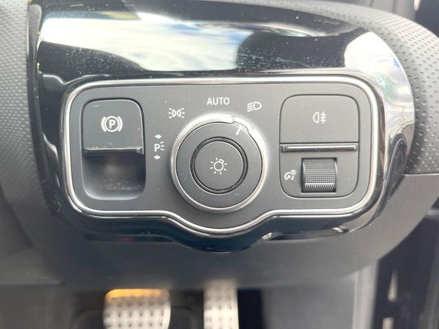 CLAクラス シューティングブレーク CLA200d シューティングブレークAMGラインP レーダーセーフティPKG 純正ナビTV バックカメラ パワーシート・ヒーター パワーバックドア LEDヘッド ハーフレザーシート キーレスゴー 純正18インチアルミ ETC 禁煙車(29枚目)