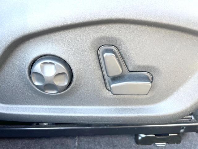 ジープ・コンパス Ｓモデル　２６０台限定車　黒革　純正ナビＴＶ　ＡｐｐｌｅＣａｒＰｌａｙ　バックカメラ　アダプティブクルコン　Ｂｅａｔｓサウンド　シートヒーター　ＨＩＤヘッド　オートハイビーム　パワーバックドア　ＥＴＣ　禁煙（8枚目）