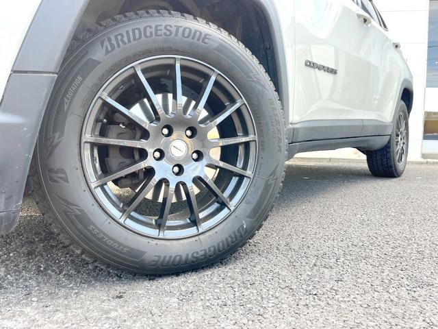 ジープ・コンパス Ｓモデル　２６０台限定車　黒革　純正ナビＴＶ　ＡｐｐｌｅＣａｒＰｌａｙ　バックカメラ　アダプティブクルコン　Ｂｅａｔｓサウンド　シートヒーター　ＨＩＤヘッド　オートハイビーム　パワーバックドア　ＥＴＣ　禁煙（14枚目）