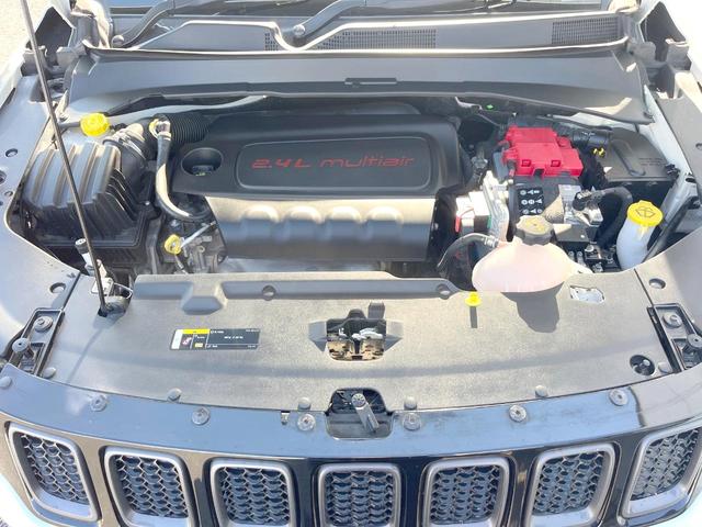 ジープ・コンパス Ｓモデル　２６０台限定車　黒革　純正ナビＴＶ　ＡｐｐｌｅＣａｒＰｌａｙ　バックカメラ　アダプティブクルコン　Ｂｅａｔｓサウンド　シートヒーター　ＨＩＤヘッド　オートハイビーム　パワーバックドア　ＥＴＣ　禁煙（19枚目）