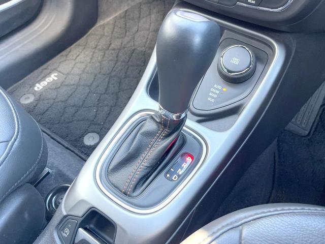 ジープ・コンパス Ｓモデル　２６０台限定車　黒革　純正ナビＴＶ　ＡｐｐｌｅＣａｒＰｌａｙ　バックカメラ　アダプティブクルコン　Ｂｅａｔｓサウンド　シートヒーター　ＨＩＤヘッド　オートハイビーム　パワーバックドア　ＥＴＣ　禁煙（38枚目）