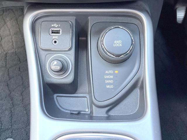 ジープ・コンパス Ｓモデル　２６０台限定車　黒革　純正ナビＴＶ　ＡｐｐｌｅＣａｒＰｌａｙ　バックカメラ　アダプティブクルコン　Ｂｅａｔｓサウンド　シートヒーター　ＨＩＤヘッド　オートハイビーム　パワーバックドア　ＥＴＣ　禁煙（39枚目）