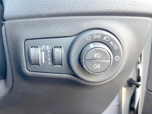 ジープ・コンパス Ｓモデル　２６０台限定車　黒革　純正ナビＴＶ　ＡｐｐｌｅＣａｒＰｌａｙ　バックカメラ　アダプティブクルコン　Ｂｅａｔｓサウンド　シートヒーター　ＨＩＤヘッド　オートハイビーム　パワーバックドア　ＥＴＣ　禁煙（40枚目）