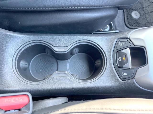 ジープ・コンパス Ｓモデル　２６０台限定車　黒革　純正ナビＴＶ　ＡｐｐｌｅＣａｒＰｌａｙ　バックカメラ　アダプティブクルコン　Ｂｅａｔｓサウンド　シートヒーター　ＨＩＤヘッド　オートハイビーム　パワーバックドア　ＥＴＣ　禁煙（44枚目）