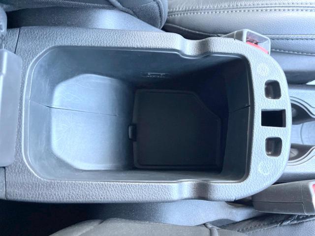 ジープ・コンパス Ｓモデル　２６０台限定車　黒革　純正ナビＴＶ　ＡｐｐｌｅＣａｒＰｌａｙ　バックカメラ　アダプティブクルコン　Ｂｅａｔｓサウンド　シートヒーター　ＨＩＤヘッド　オートハイビーム　パワーバックドア　ＥＴＣ　禁煙（45枚目）