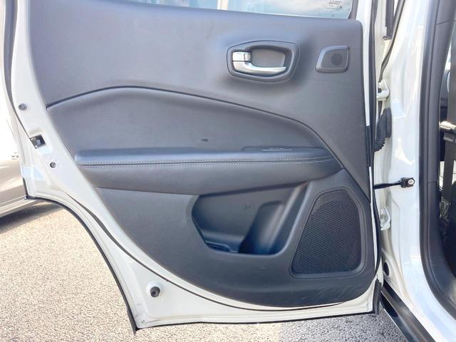 ジープ・コンパス Ｓモデル　２６０台限定車　黒革　純正ナビＴＶ　ＡｐｐｌｅＣａｒＰｌａｙ　バックカメラ　アダプティブクルコン　Ｂｅａｔｓサウンド　シートヒーター　ＨＩＤヘッド　オートハイビーム　パワーバックドア　ＥＴＣ　禁煙（48枚目）