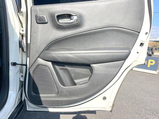 ジープ・コンパス Ｓモデル　２６０台限定車　黒革　純正ナビＴＶ　ＡｐｐｌｅＣａｒＰｌａｙ　バックカメラ　アダプティブクルコン　Ｂｅａｔｓサウンド　シートヒーター　ＨＩＤヘッド　オートハイビーム　パワーバックドア　ＥＴＣ　禁煙（50枚目）