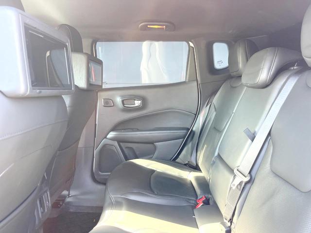 ジープ・コンパス Ｓモデル　２６０台限定車　黒革　純正ナビＴＶ　ＡｐｐｌｅＣａｒＰｌａｙ　バックカメラ　アダプティブクルコン　Ｂｅａｔｓサウンド　シートヒーター　ＨＩＤヘッド　オートハイビーム　パワーバックドア　ＥＴＣ　禁煙（56枚目）