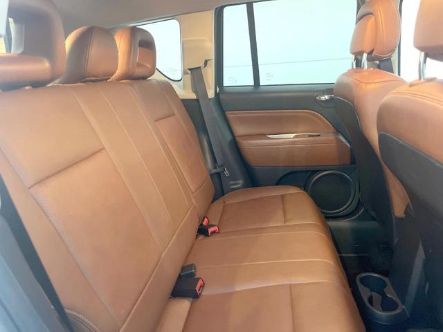 ジープ・コンパス リミテッド サンルーフ 茶革シート 前席シートヒーター carrozzeria製ナビ フルセグ Bluetooth接続 バックカメラ クルコン プライバシーガラス ルーフレール 純正18インチアルミ ETC(9枚目)