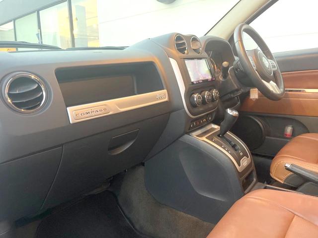 ジープ・コンパス リミテッド サンルーフ 茶革シート 前席シートヒーター carrozzeria製ナビ フルセグ Bluetooth接続 バックカメラ クルコン プライバシーガラス ルーフレール 純正18インチアルミ ETC(26枚目)