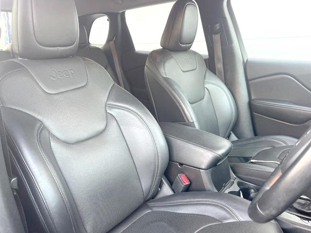 ジープ・チェロキー リミテッド　黒革シート　純正ナビＴＶ　ＡｐｐｌｅＣａｒＰｌａｙ　バックカメラ　アダプティブクルーズコントロール　パワーシート・ヒーター・ベンチレーション　パワーバックドア　ＬＥＤヘッド　ＥＴＣ　禁煙車（10枚目）