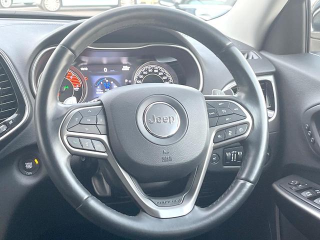 ジープ・チェロキー リミテッド　黒革シート　純正ナビＴＶ　ＡｐｐｌｅＣａｒＰｌａｙ　バックカメラ　アダプティブクルーズコントロール　パワーシート・ヒーター・ベンチレーション　パワーバックドア　ＬＥＤヘッド　ＥＴＣ　禁煙車（13枚目）