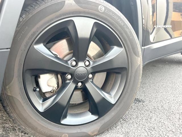 ジープ・チェロキー リミテッド　黒革シート　純正ナビＴＶ　ＡｐｐｌｅＣａｒＰｌａｙ　バックカメラ　アダプティブクルーズコントロール　パワーシート・ヒーター・ベンチレーション　パワーバックドア　ＬＥＤヘッド　ＥＴＣ　禁煙車（15枚目）