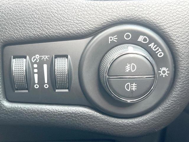 ジープ・チェロキー リミテッド　黒革シート　純正ナビＴＶ　ＡｐｐｌｅＣａｒＰｌａｙ　バックカメラ　アダプティブクルーズコントロール　パワーシート・ヒーター・ベンチレーション　パワーバックドア　ＬＥＤヘッド　ＥＴＣ　禁煙車（45枚目）