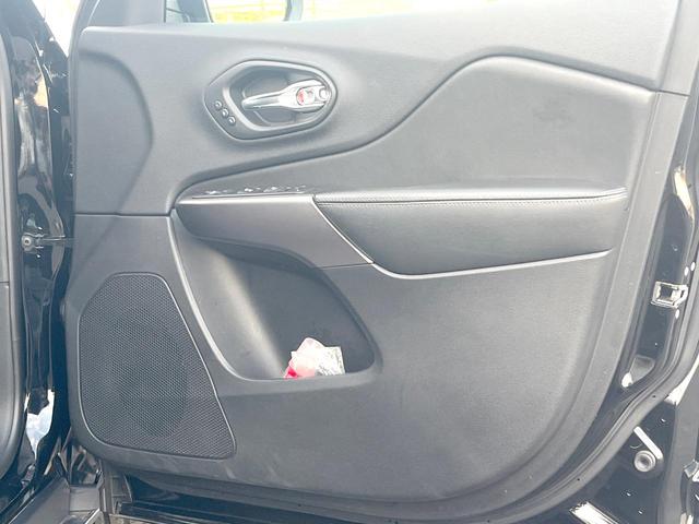 ジープ・チェロキー リミテッド　黒革シート　純正ナビＴＶ　ＡｐｐｌｅＣａｒＰｌａｙ　バックカメラ　アダプティブクルーズコントロール　パワーシート・ヒーター・ベンチレーション　パワーバックドア　ＬＥＤヘッド　ＥＴＣ　禁煙車（52枚目）