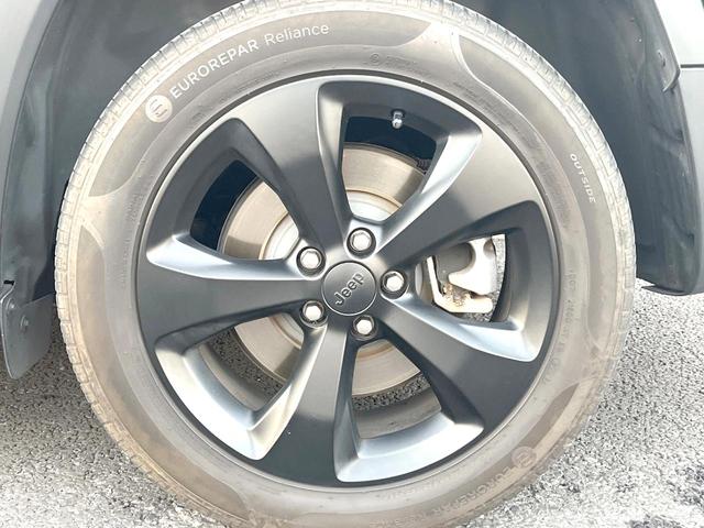 ジープ・チェロキー リミテッド　黒革シート　純正ナビＴＶ　ＡｐｐｌｅＣａｒＰｌａｙ　バックカメラ　アダプティブクルーズコントロール　パワーシート・ヒーター・ベンチレーション　パワーバックドア　ＬＥＤヘッド　ＥＴＣ　禁煙車（61枚目）