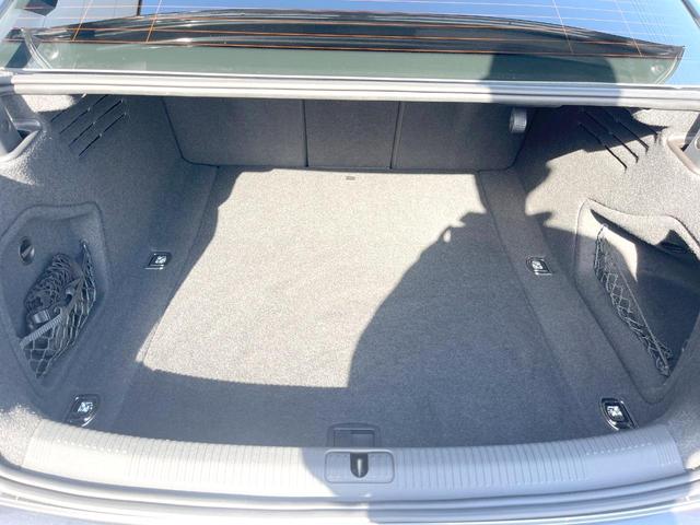 A4 ブラックスタイルプラス 1オーナー 150台限定 純正ナビ AppleCarPlay 全周囲カメラ アルカンターラコンビシート 全席シートヒーター パワーシート マトリクスLEDヘッド 純正19インチAW ETC 禁煙車(11枚目)