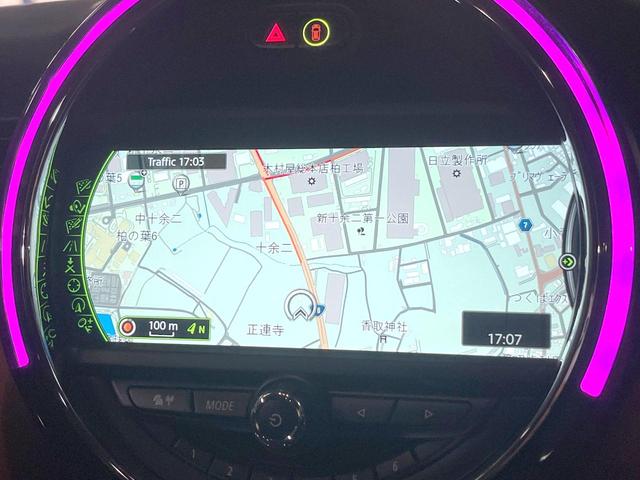 ＭＩＮＩ クーパーＤ　セブン　５ドア　特別仕様車　ナビゲーションＰＫＧ　ドライビングアシスト　ＬＥＤヘッド・フォグ　ヘッドアップディスプレイ　バックカメラ　アクティブクルーズコントロール　ハーフレザーシート　ＥＴＣ　禁煙車（4枚目）