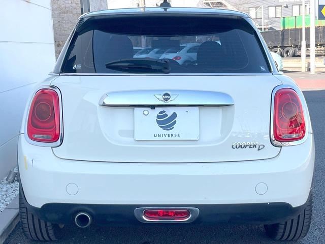 ＭＩＮＩ クーパーＤ　セブン　５ドア　特別仕様車　ナビゲーションＰＫＧ　ドライビングアシスト　ＬＥＤヘッド・フォグ　ヘッドアップディスプレイ　バックカメラ　アクティブクルーズコントロール　ハーフレザーシート　ＥＴＣ　禁煙車（16枚目）