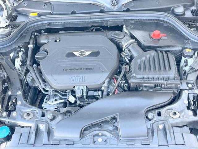 ＭＩＮＩ クーパーＤ　セブン　５ドア　特別仕様車　ナビゲーションＰＫＧ　ドライビングアシスト　ＬＥＤヘッド・フォグ　ヘッドアップディスプレイ　バックカメラ　アクティブクルーズコントロール　ハーフレザーシート　ＥＴＣ　禁煙車（19枚目）