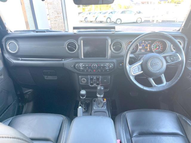 ジープ・ラングラーアンリミテッド サハラ　レザーＰＫＧ　純正ナビＴＶ　リアビューカメラ　コンフォートアクセス　アダプティブクルコン　ブラインドスポットアシスト　ＬＥＤヘッドランプ　純正１８インチアルミホイール　ＥＴＣ　禁煙車（2枚目）