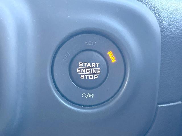 ジープ・ラングラーアンリミテッド サハラ　レザーＰＫＧ　純正ナビＴＶ　リアビューカメラ　コンフォートアクセス　アダプティブクルコン　ブラインドスポットアシスト　ＬＥＤヘッドランプ　純正１８インチアルミホイール　ＥＴＣ　禁煙車（33枚目）