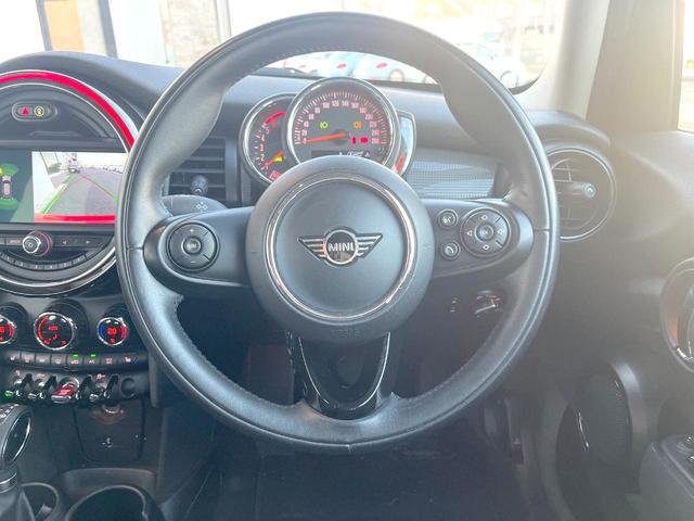 MINI クーパーD 5ドア カメラ/パーキングアシストPKG ペッパーPKG LEDヘッドランプ/ユニオンジャックデザインLEDリアコンビネーションランプ 純正ナビ 前席シートヒーター OP18インチAW ETC 禁煙車(12枚目)