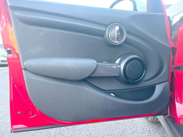 MINI クーパーD 5ドア カメラ/パーキングアシストPKG ペッパーPKG LEDヘッドランプ/ユニオンジャックデザインLEDリアコンビネーションランプ 純正ナビ 前席シートヒーター OP18インチAW ETC 禁煙車(23枚目)