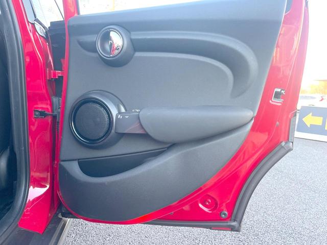 MINI クーパーD 5ドア カメラ/パーキングアシストPKG ペッパーPKG LEDヘッドランプ/ユニオンジャックデザインLEDリアコンビネーションランプ 純正ナビ 前席シートヒーター OP18インチAW ETC 禁煙車(26枚目)