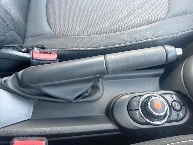 MINI クーパーD 5ドア カメラ/パーキングアシストPKG ペッパーPKG LEDヘッドランプ/ユニオンジャックデザインLEDリアコンビネーションランプ 純正ナビ 前席シートヒーター OP18インチAW ETC 禁煙車(40枚目)