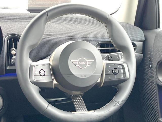 ＭＩＮＩ クーパーＳ　クラシック・トリム　５ドア　ＯＰ１８インチＡＷ　ＡｐｐｌｅＣａｒＰｌａｙ　純正ナビ　全周囲カメラ　アクティブクルーズコントロール　シートヒーター　ＬＥＤヘッド　ヘッドアップディスプレイ　ハーフレザーシート　ＥＴＣ　禁煙車（12枚目）