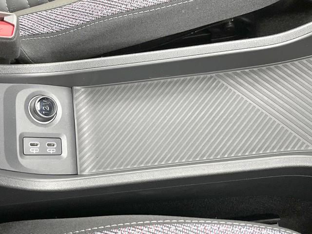 ＭＩＮＩ クーパーＳ　クラシック・トリム　５ドア　ＯＰ１８インチＡＷ　ＡｐｐｌｅＣａｒＰｌａｙ　純正ナビ　全周囲カメラ　アクティブクルーズコントロール　シートヒーター　ＬＥＤヘッド　ヘッドアップディスプレイ　ハーフレザーシート　ＥＴＣ　禁煙車（42枚目）