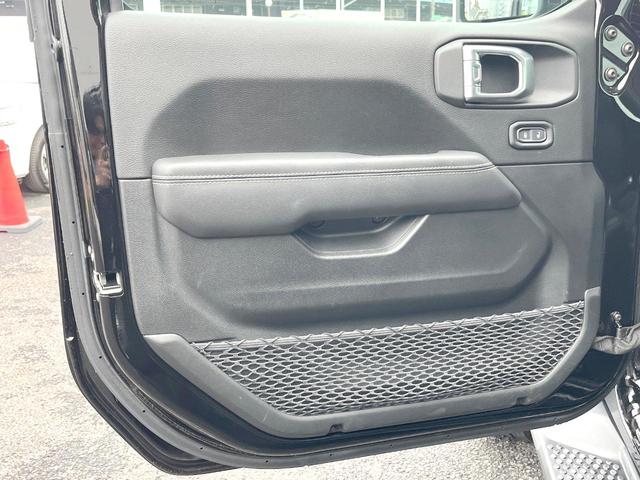 ジープ・ラングラーアンリミテッド サハラ　１オーナー　２．０Ｌ　黒革シート　純正ナビＴＶ　リアビューカメラ　シートヒーター　ステアリングヒーター　アダプティブクルコン　ブラインドスポット　ＬＥＤヘッドランプ　純正１８インチアルミ　ＥＴＣ　禁煙（35枚目）