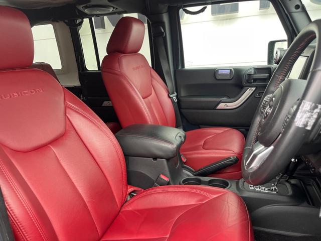 ジープ・ラングラーアンリミテッド ルビコンハードロック　特別仕様車　「ＲＵＢＩＣＯＮ」刺繍入り赤革シート　ｃａｒｒｏｚｚｅｒｉａ製ナビ　フルセグ　バックカメラ　前席シートヒーター　クルーズコントロール　純正１７インチアルミホイール　ＥＴＣ　禁煙（8枚目）