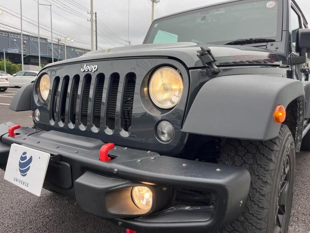 ジープ・ラングラーアンリミテッド ルビコンハードロック　特別仕様車　「ＲＵＢＩＣＯＮ」刺繍入り赤革シート　ｃａｒｒｏｚｚｅｒｉａ製ナビ　フルセグ　バックカメラ　前席シートヒーター　クルーズコントロール　純正１７インチアルミホイール　ＥＴＣ　禁煙（12枚目）