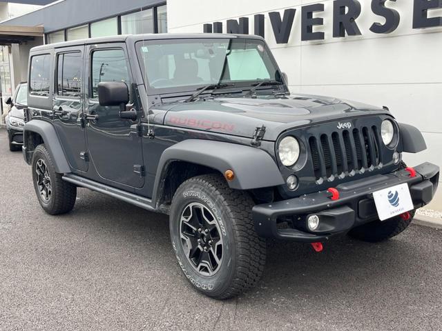 ジープ・ラングラーアンリミテッド ルビコンハードロック　特別仕様車　「ＲＵＢＩＣＯＮ」刺繍入り赤革シート　ｃａｒｒｏｚｚｅｒｉａ製ナビ　フルセグ　バックカメラ　前席シートヒーター　クルーズコントロール　純正１７インチアルミホイール　ＥＴＣ　禁煙（14枚目）