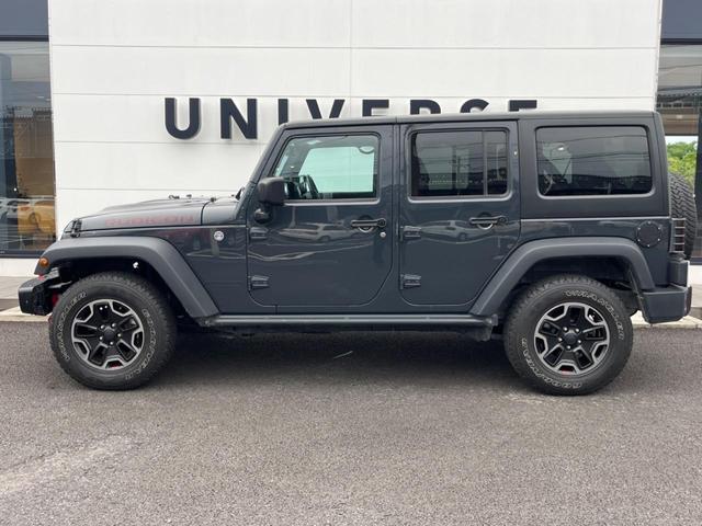 ジープ・ラングラーアンリミテッド ルビコンハードロック　特別仕様車　「ＲＵＢＩＣＯＮ」刺繍入り赤革シート　ｃａｒｒｏｚｚｅｒｉａ製ナビ　フルセグ　バックカメラ　前席シートヒーター　クルーズコントロール　純正１７インチアルミホイール　ＥＴＣ　禁煙（20枚目）