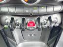 クーパーＳ　３ドア　カメラ／パーキングアシストＰＫＧ　ペッパーＰＫＧ　エナジェティックスタイル　ＡｐｐｌｅＣａｒＰｌａｙ　純正ナビ　バックカメラ　ＪＣＷ革巻ステアリング　衝突軽減　ＯＰ１７インチＡＷ　ＥＴＣ（37枚目）