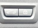 ●電動リアゲート:ワンタッチでリアゲートの開閉ができ、荷物などで両手が塞がっている状態でも簡単に開閉ができる便利機能です。