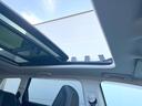 ●サンルーフ:開放感たっぷりの希少装備、サンルーフが装着されています!車内に明かりを取り入れたり景色を楽しむ以外にも、車内の空気も簡単に換気できて快適です!