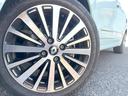 ●純正16インチアルミホイール:輸入車ならではの卓越した走りを支えるホイールと足回りです!日本車の走りに慣れている方にもぜひ体感して頂きたいほど、高いレベルでまとまっています!