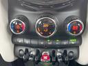 ジャーミン　クーパーＳ　３ドア　４０台限定車　黒革シート　純正ナビ　バックカメラ　シートヒーター　クルーズコントロール　ＬＥＤヘッド　純正１８インチアルミ　オートライト　デュアルオートエアコン　ルームミラー内蔵ＥＴＣ　禁煙車（25枚目）