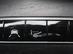 ●ヘッドアップディスプレイ：現在の速度や走行情報をデジタル表示で運転席前方のガラスに投影！運転中、視線をずらさず必要な情報を確認できるのでとっても便利で安心！ 6