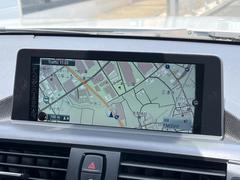 ●ＢＭＷ純正ナビ：一体感のあるナビは、高級感ある車内を演出してくれます。Ｂｌｕｅｔｏｏｔｈ再生などオーディオ機能も充実しておりますので、運転もより楽しめます♪ 4