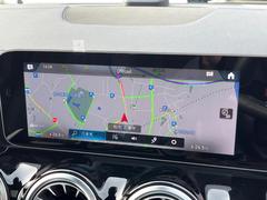 ●ベンツ純正ナビ：一体感のあるナビは、高級感ある車内を演出してくれます。Ｂｌｕｅｔｏｏｔｈ再生などオーディオ機能も充実しておりますので、運転もより楽しめます♪ 5