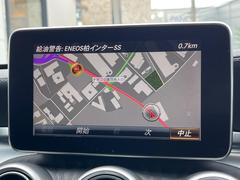 ●ベンツ純正ナビ：一体感のあるナビは、高級感ある車内を演出してくれます。Ｂｌｕｅｔｏｏｔｈ再生などオーディオ機能も充実しておりますので、運転もより楽しめます♪ 4