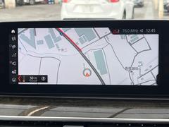 ●ＢＭＷ純正ナビ：一体感のあるナビは、高級感ある車内を演出してくれます。Ｂｌｕｅｔｏｏｔｈ再生などオーディオ機能も充実しておりますので、運転もより楽しめます♪ 4