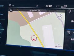 ●ＶＷ純正ナビ：一体感のあるナビは、高級感ある車内を演出してくれます。Ｂｌｕｅｔｏｏｔｈ再生などオーディオ機能も充実しておりますので、運転もより楽しめます♪ 5